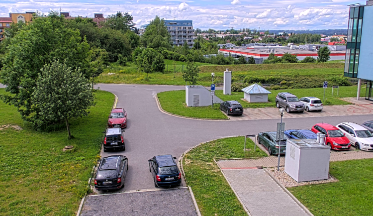 Téměř 200 aut se vejde na nové parkoviště u jihlavské nemocnice. Stavba začne za pár dní