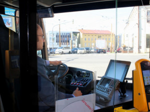 Začínají prázdniny, v jihlavských autobusech a trolejbusech bude dva měsíce platit letní jízdní řád
