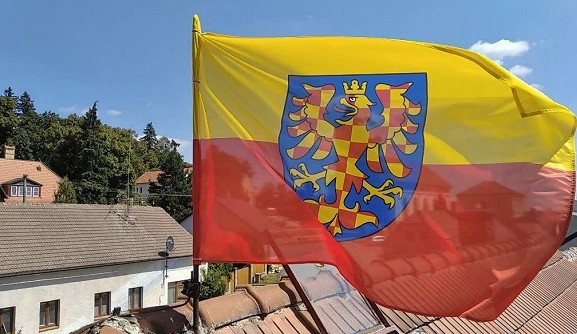 ANKETA: Cyrila a Metoděje připomenou moravské vlajky. Ty se zítra objeví třeba na jihlavské a třebíčské radnici