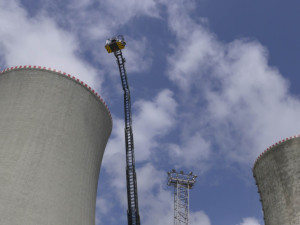 Hasiči v dukovanské elektrárně mají nový žebřík. Vysune se do 40 metrů, do 90 sekund může jít do akce