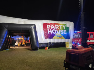 Vítr úřadoval na festivalu v Jihlavě. Spadl tam party stan, zranil několik desítek lidí