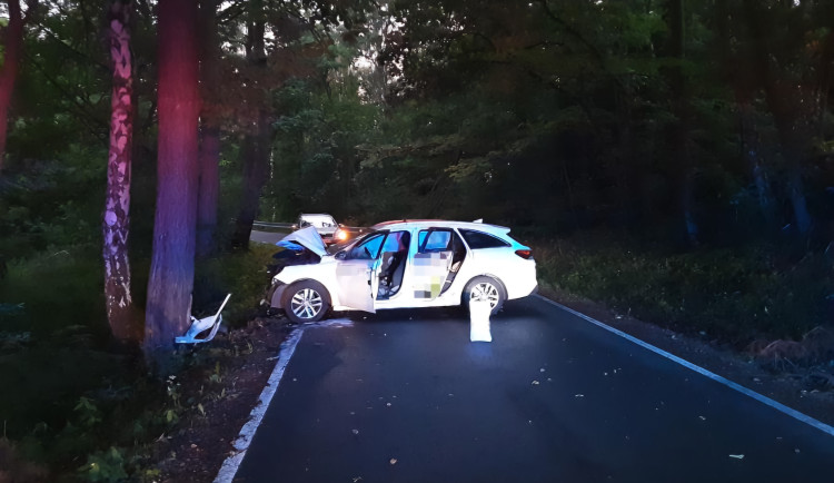 Při nehodě se zranili čtyři osoby. Včetně dítěte, které nejelo v autosedačce. Foto: poskytla Policie ČR
