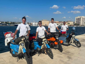 Čtyři mladíci z Jihlavska dojeli na pionýrech až k chorvatskému moři. Motorky vydržely, pauzy jsme dělali po 30 kilometrech, říkají