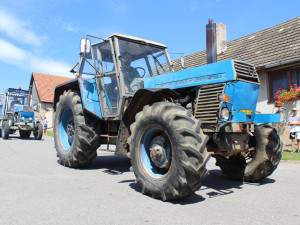 Tradice pokračuje. Pouťová sobota patřila i letos v Kamenici traktorům ve všech podobách