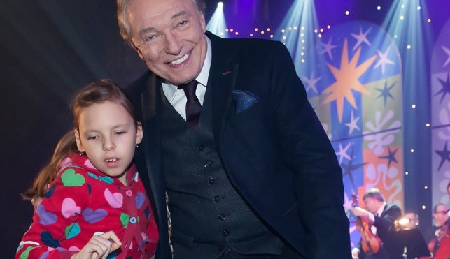 Rodina autistické Lindy shání peníze na novou harfu. Bez ní nemůže na konzervatoř.