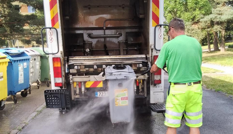 Čištění kontejnerů se v Jihlavě bude nově týkat i těch na oleje a jedlé tuky. Foto: se souhlasem Města Jihlava