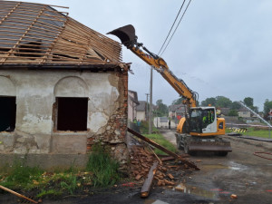 V Pohledu na Havlíčkobrodsku skončila přestavba křižovatky. Vyžádala si zbourání jednoho domu