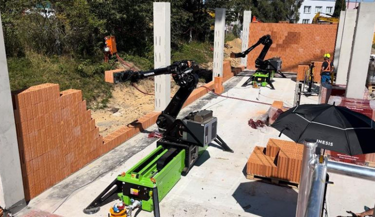 Krajský depozitář v Pelhřimově staví parta tří zdicích robotů, Kraj Vysočina je využil poprvé. Foto: se souhlasem Kraje Vysočina