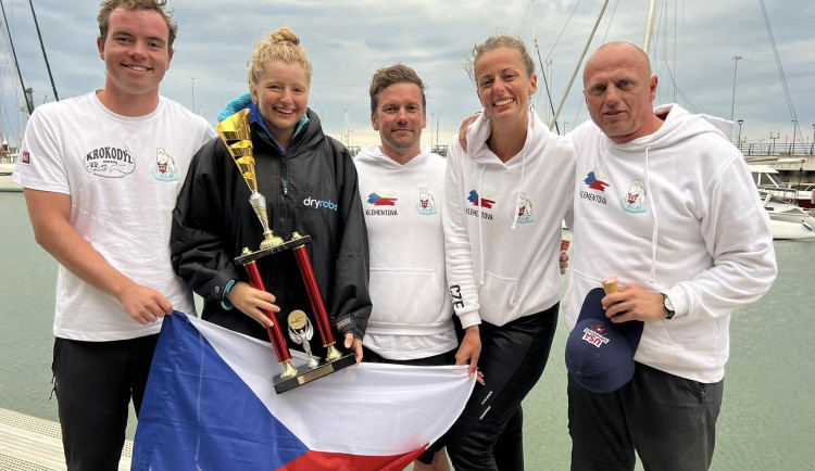 Velký úspěch: Andrea Klementová ve dvaceti letech přeplavala Lamanšský průliv. Foto: Andrea Klementová (facebook)