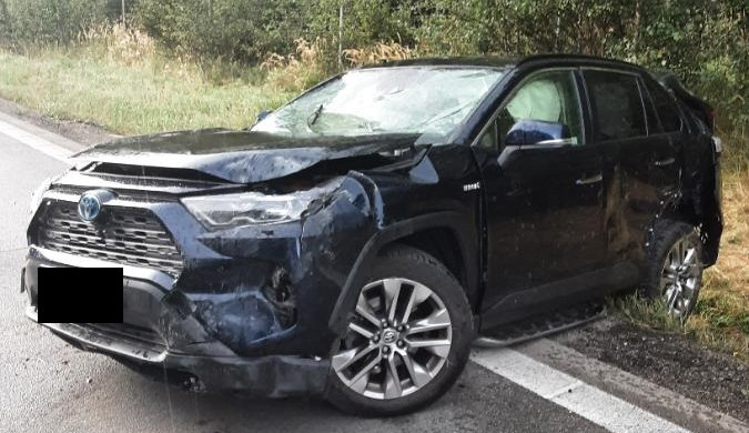 Po havárii na dálnici se auto několikrát převrátilo přes střechu, viník od nehody ujel