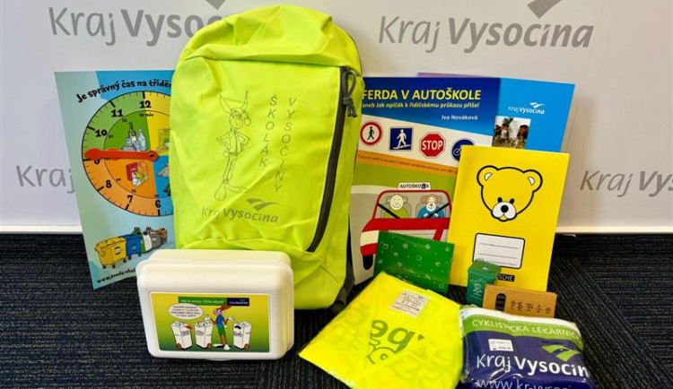 V září usedne do lavic přes pět a půl tisíce prvňáčků, každý z nich dostane bezpečný batůžek. Foto: se souhlasem Kraje Vysočina