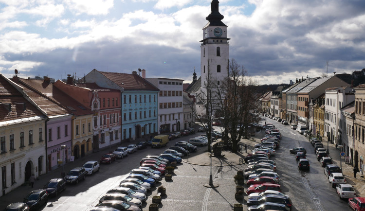 Ve Velkém Meziříčí budou archeologové před revitalizací náměstí sondovat podloží