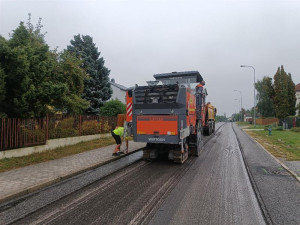 Začaly měsíční opravy v Horním Kosově. Ze silnice zmizí díry a přibude pás zeleně