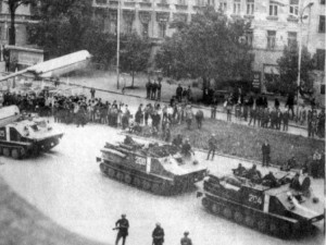 FOTO: Úmrtí muže z Popic, vzkazy okupantům i utajený rozhlas. Zavzpomínejte na srpen 1968 v Jihlavě