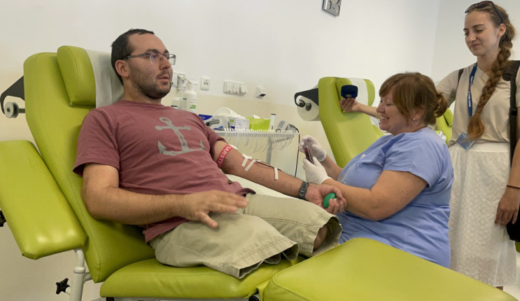 Přes 200 dárců krve zachránilo muži z Brtnice život po nehodě na poli. Sám se teď rozhodl darovat a inspirovat ostatní