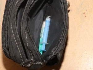 VIDEO: Konec obchodování. Kriminálka v Jihlavě zadržela dealery pervitinu ve chvíli, kdy drogu vyráběli