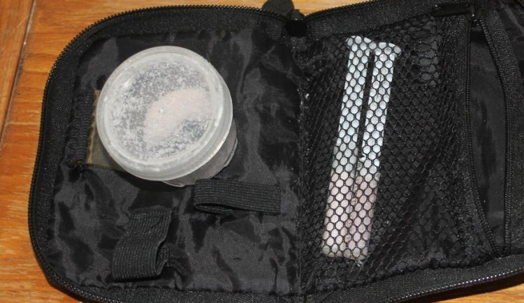 Konec obchodování. Kriminálka v Jihlavě zadržela dealery pervitinu ve chvíli, kdy drogu vyráběli