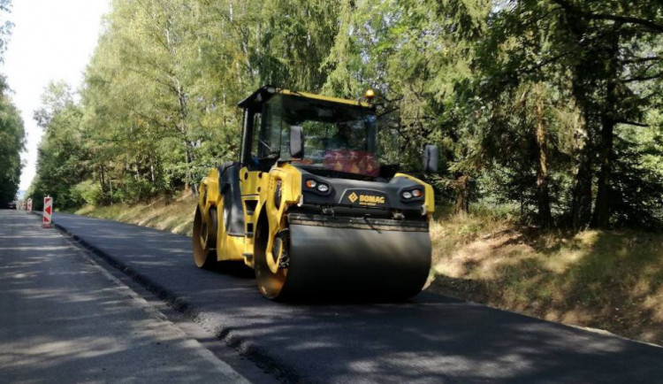 V pondělí začnou opravy silnice na Žďársku za 33 milionů. Dopravu zde budou řídit semafory