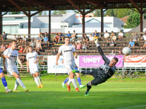 Patnáct penalt a prohra. Fotbalistům FC Vysočina utkání proti diviznímu Žďáru nevyšlo