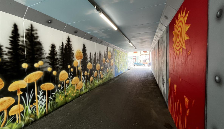 Nová špetka optimismu v Třebíči. Podchod na cyklostezce zdobí výrazná výmalba