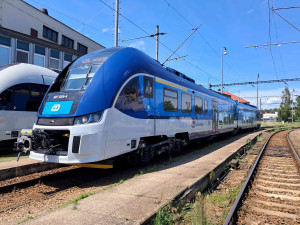 Vysočinu brázdí další moderní vlaky, bezbariérové Lišky mají klimatizaci i palubní Wi-Fi. Nahlédněte dovnitř