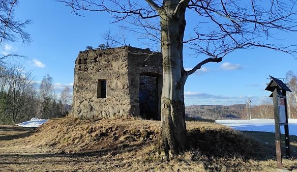 Současná podoba torza rozhledny na vrchu Šacberk, foto: geocaching.com