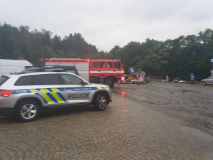 V Bítovčicích na Jihlavsku se chystají na dobrovolnou evakuaci. Hasiči monitorují hladiny, řeší popadané stromy