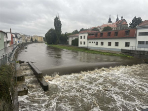 Hladina řek na Vysočině dále stoupá, v noci museli hasiči evakuovat tři lidi v Jimramově