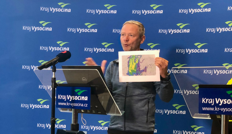 Hejtman Vysočiny Vítězslav Schrek na dnešní tiskové konferenci