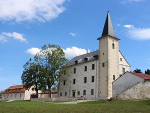 Rozpadlý zámek v Přísece se před devíti lety proměnil v Muzeum autíček. Modely vidělo už přes 100 tisíc návštěvníků, foto: Muzeum autíček