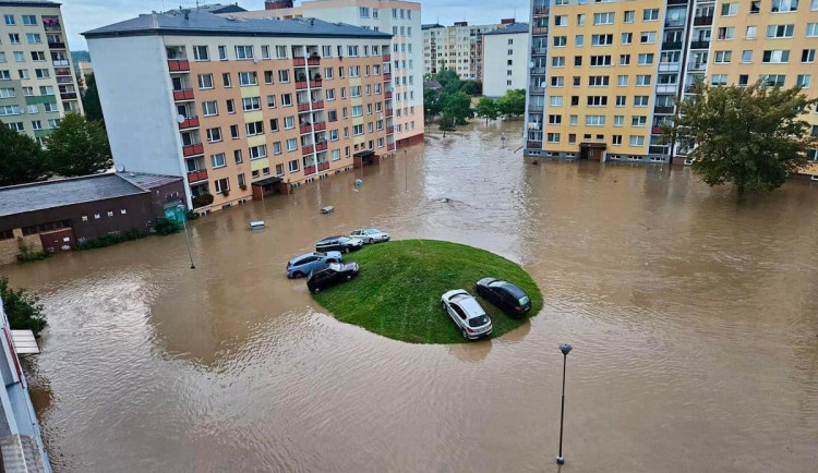 I muži pláčou, zhodnotil situaci v kraji hejtman Bělica. Za lidmi míří potřebné vysoušeče a další pomoc