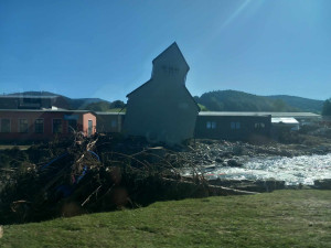 VIDEO: Slzy, trosky domů, tuny medu, co odnesla voda. Dobrovolnice z Jihlavska vzpomínají na den v České Vsi