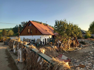 VIDEO: Slzy, trosky domů, tuny medu, co odnesla voda. Dobrovolnice z Jihlavska vzpomínají na den v České Vsi