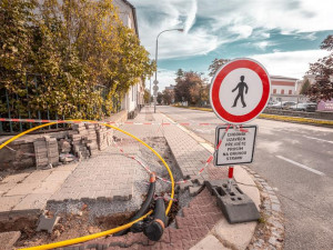 Za rozkopané chodníky v Jihlavě budou padat pokuty. Zodpovědná firma se městu omluvila