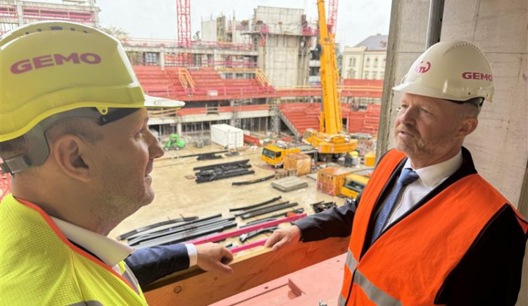 Národní sportovní agentura dá na Horáckou arénu tři sta milionů. Šéf si prohlédl stavbu. Foto: se svolením Města Jihlava