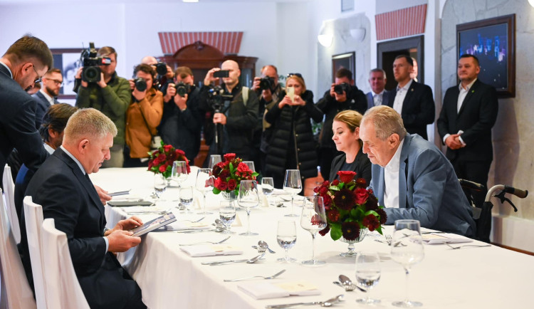 FOTO: Miloš Zeman oslavil jubileum v hotelu Štekl. Gratulovali mu Orbán, Fico, Kaliňák i čínský velvyslanec