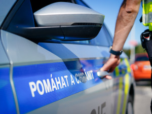 Řidič v Jihlavě srazil patnáctiletou dívku. Nehodu teď šetří policie