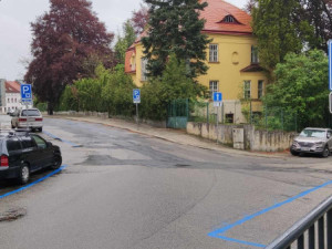 ANKETA: Na sídlišti Za Prachárnou začínají vznikat modré zóny. Bude to na čas poslední lokalita