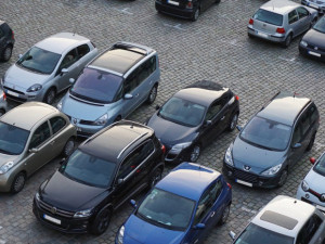 Řidiči mohou platit parkování v Jihlavě nejen přes EasyPark, ale také přes aplikaci ParkDots