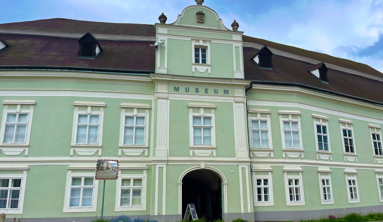 Vstupní část moravskobudějovického zámku bude mít restaurované malby.