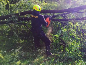 Práce policistů během povodní byla klíčová. Mnozí nasazovali vlastní životy
