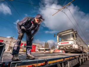 Šestici vyřazených trolejbusů darovala Jihlava na Ukrajinu, budou součástí tamní MHD