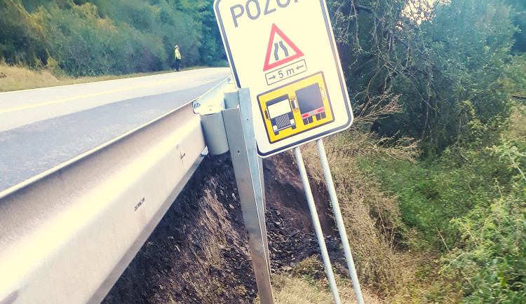 ŘSD připravuje od 4. listopadu sanaci sesuvů půdy na silnici I/23 mezi Třebíčí a Vladislaví. Práce potrvají přibližně tři týdny