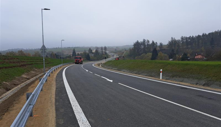 Na Vysočině jsou znovu průjezdné opravované silnice u Ledče a na Třebíčsku, otevřel se i obchvat Jihlavy