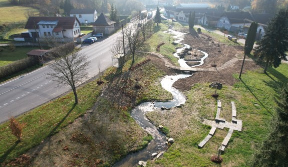 Na Jihlávce v Prostředkovicích přibyly meandry, lidé se k vodě lépe dostanou