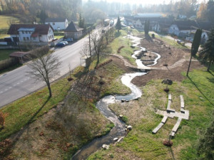 Na Jihlávce v Prostředkovicích přibyly meandry, lidé se k vodě lépe dostanou