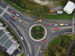 Pozor na dopravní omezení. V pondělí se uzavře část křižovatky u Rozkvětu