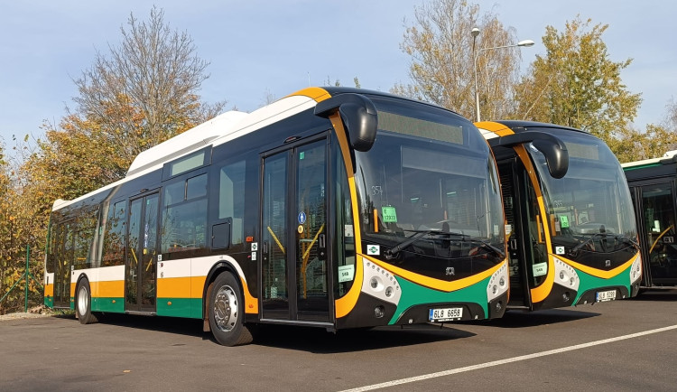 Dopravní podnik koupil deset nových nízkoemisních autobusů, čtyři z nich už jsou v Liberci