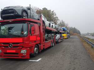 Policisté kontrolovali kamiony na dálnici, dopravci za magnety v tachografech platili stovky tisíc