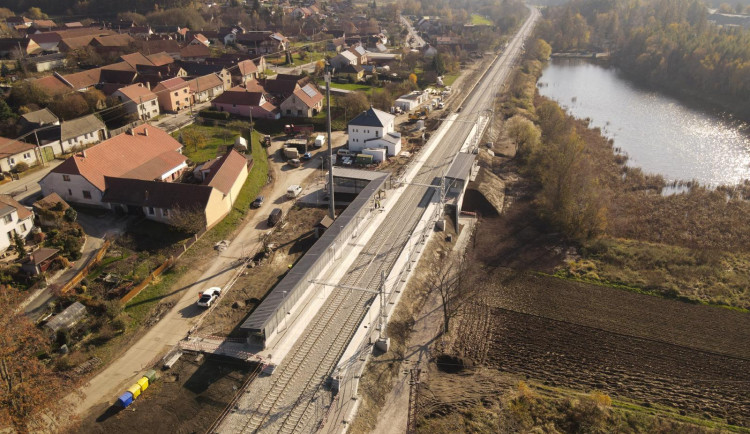 Mezi Vlkovem u Tišnova a Křižanovem po sedmi měsících opět jezdí vlaky. Foto: Se svolením Správy železnic